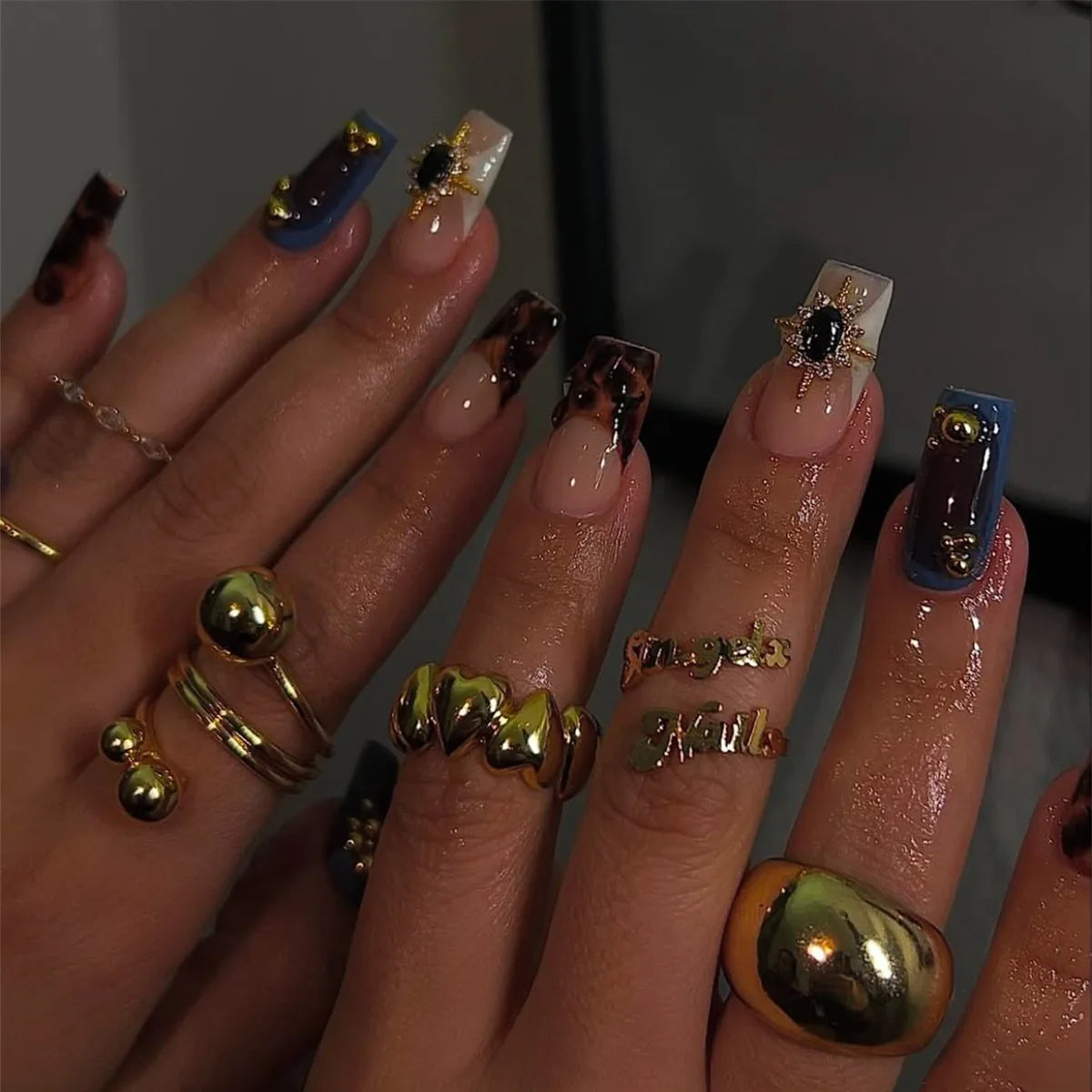 24PCS Gothic False Nails Dark Red Vine Pattern Medium Coffin Press on Nail Sticker Sweet Cool Glossy French Fake Nail Spice Girl