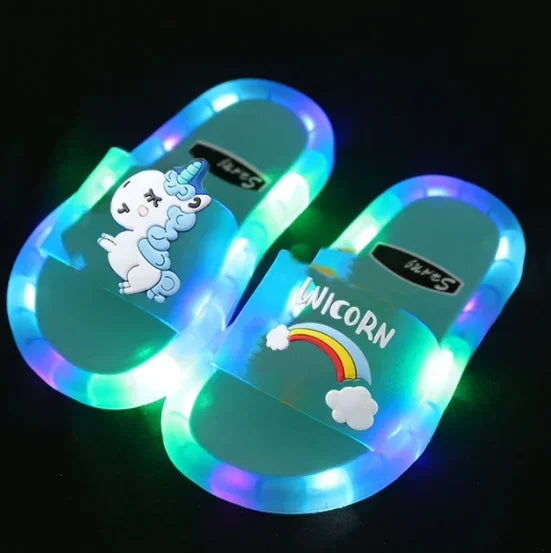 Kids Cartoon Unicorn Light-Up Slippers – Cute Animal Print Bathroom Shoes | شباشب أطفال برسومات يونيكورن وحيوانات – تضيء عند المشي، تصميم لطيف للحمام