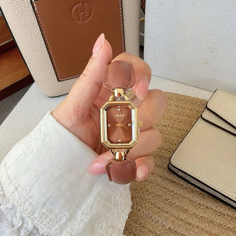 2026 New Luxury Red Lock Dial Women’s Watch – Quartz