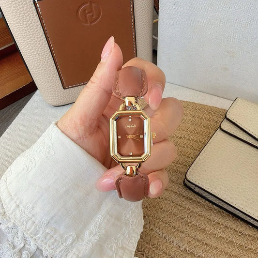 2026 New Luxury Red Lock Dial Women’s Watch – Quartz