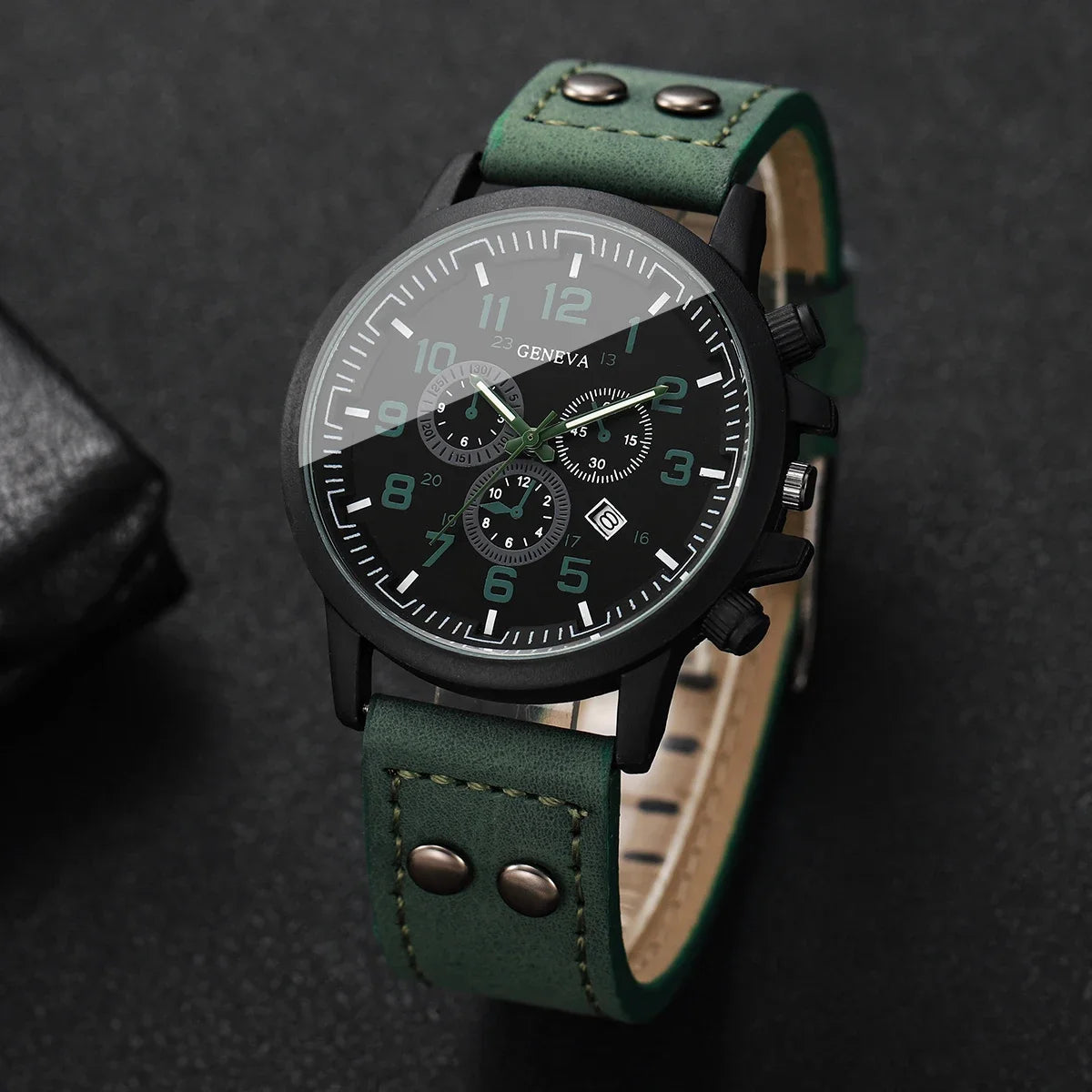 Casual Men Sport Quartz Watch Green Leather Strap Calendar Analog Male's Military Wristwatches Relogio Masculino（Without Box）