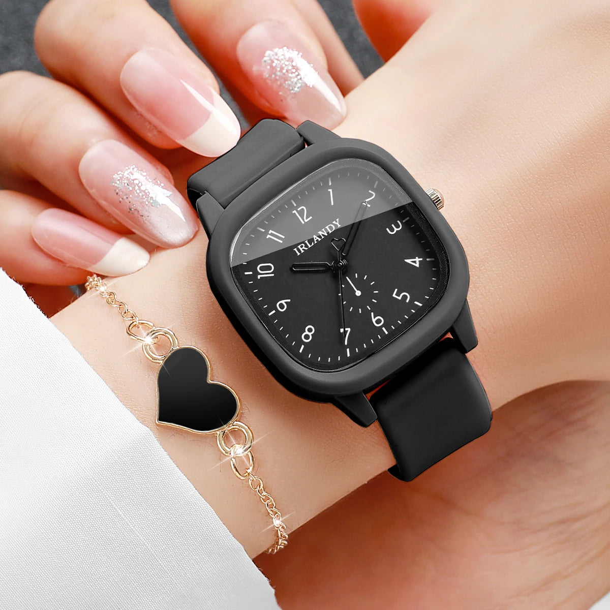 طقم 4 قطع ساعات نسائية مربعة عصرية مع أساور على شكل قلب، ساعة يد كوارتز بسوار سيليكون كاجوال، ساعة نسائية (بدون علبة)