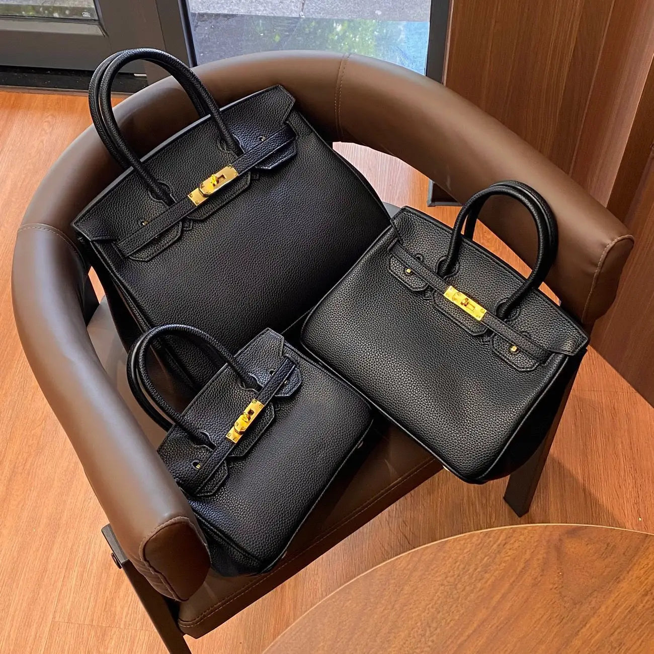 New Platinum Style Women’s Handbag – Large Capacity