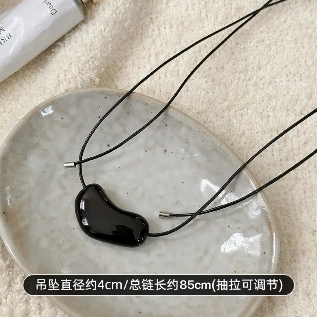 LATS Red Heart Pendant Necklace Vintage 80s Aesthetic Love Inspired Choker New Fashion Romantic Heart Necklace for Women