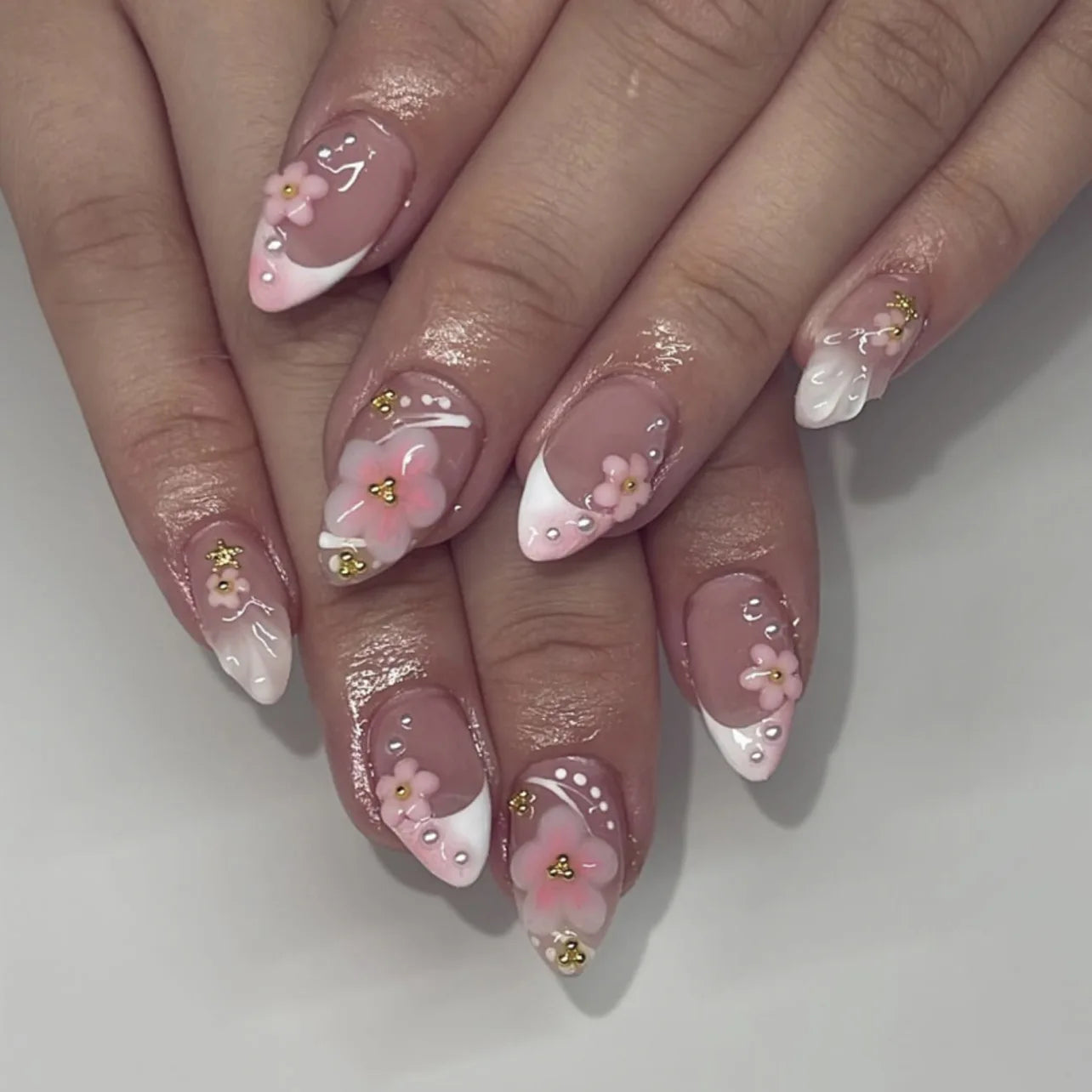 24pcs Short Oval French Fake Nails Flower Designs Press on Nails Almond Detachable Glossy Fake Nails Tips Full Cover Nail Tips