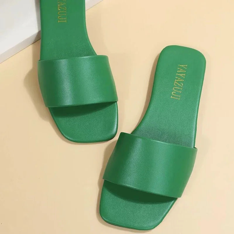 2023 Fashion Minimalist Slide Sandals – Women’s Open-Toe Beach Flats | شباشب نسائية صيفية 2023 – تصميم مينيمالي بحزام واحد مفتوحة من الأمام