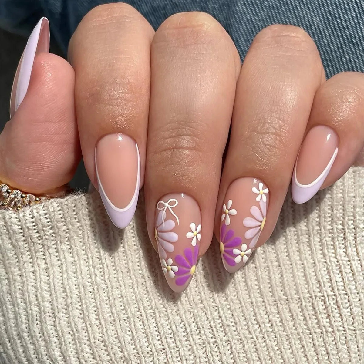 24pcs Short Oval French Fake Nails Flower Designs Press on Nails Almond Detachable Glossy Fake Nails Tips Full Cover Nail Tips