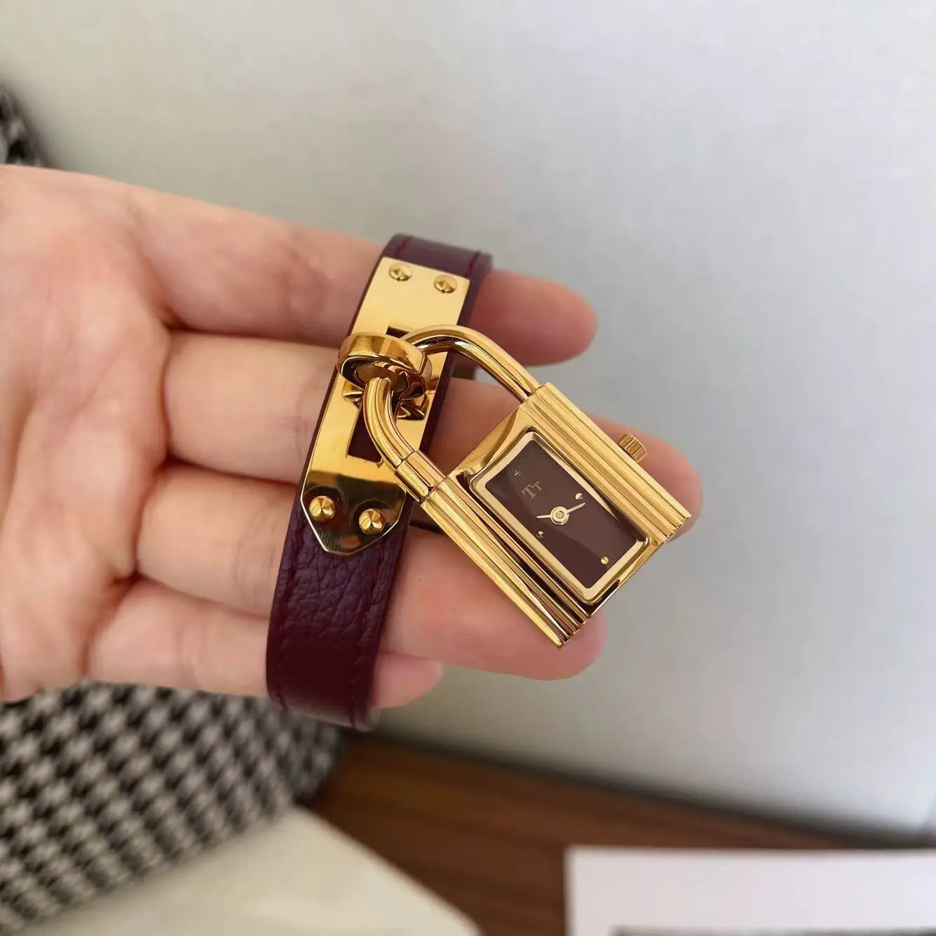 New Lock Dial Light Luxury Women’s Watch – Quartz