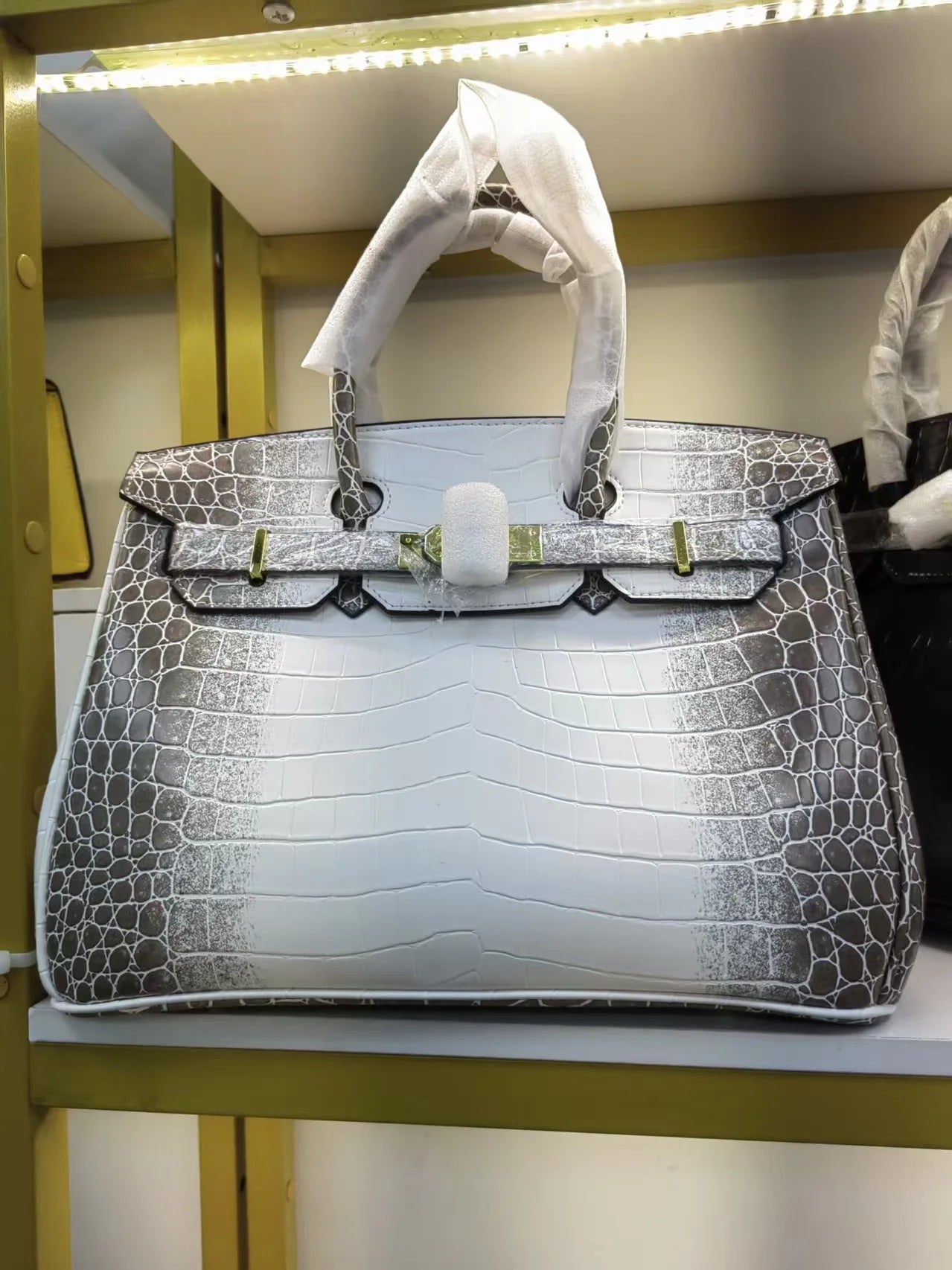 2026 New Model Crocodile Pattern Platinum Handbag – Gold Buckle