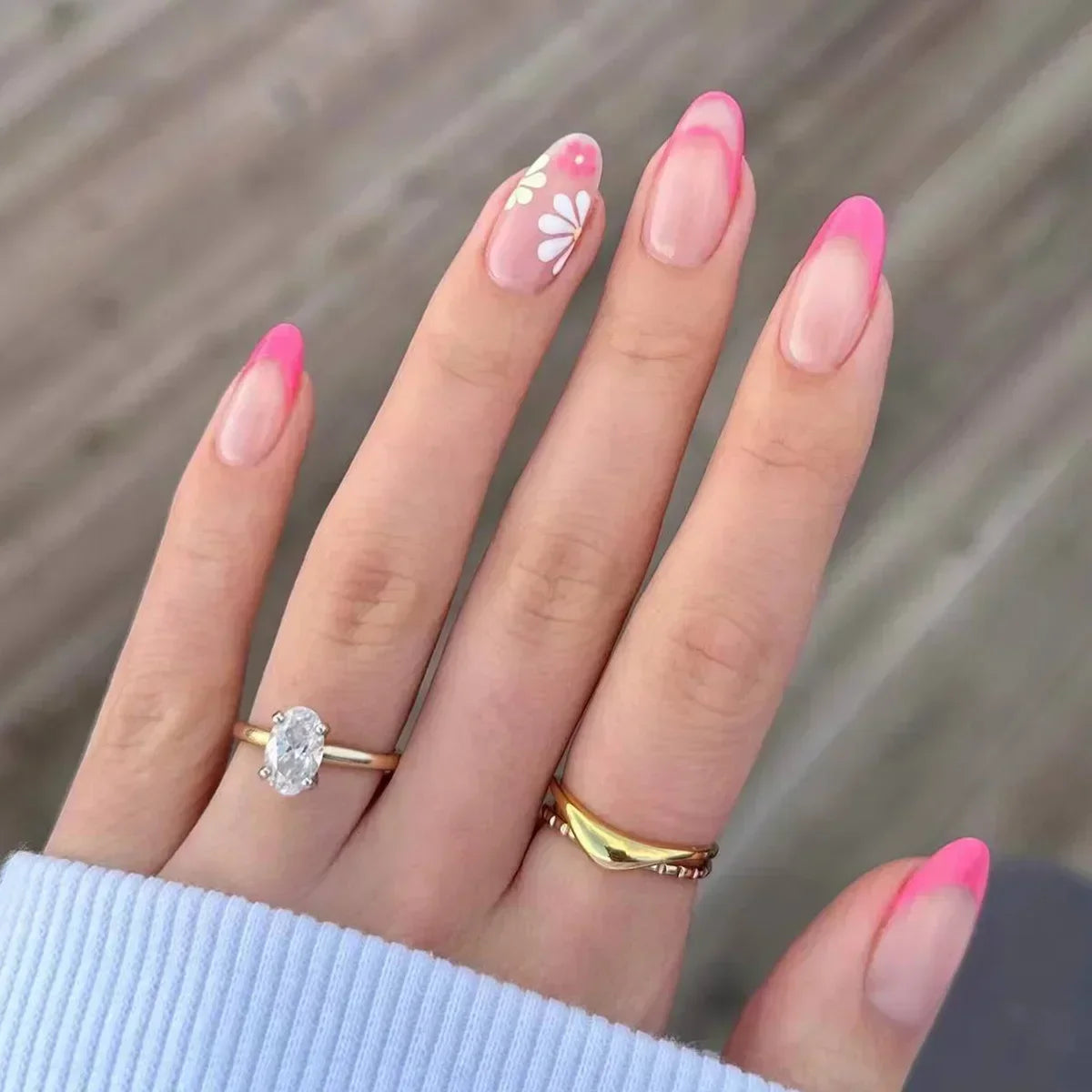 24pcs Short Oval French Fake Nails Flower Designs Press on Nails Almond Detachable Glossy Fake Nails Tips Full Cover Nail Tips