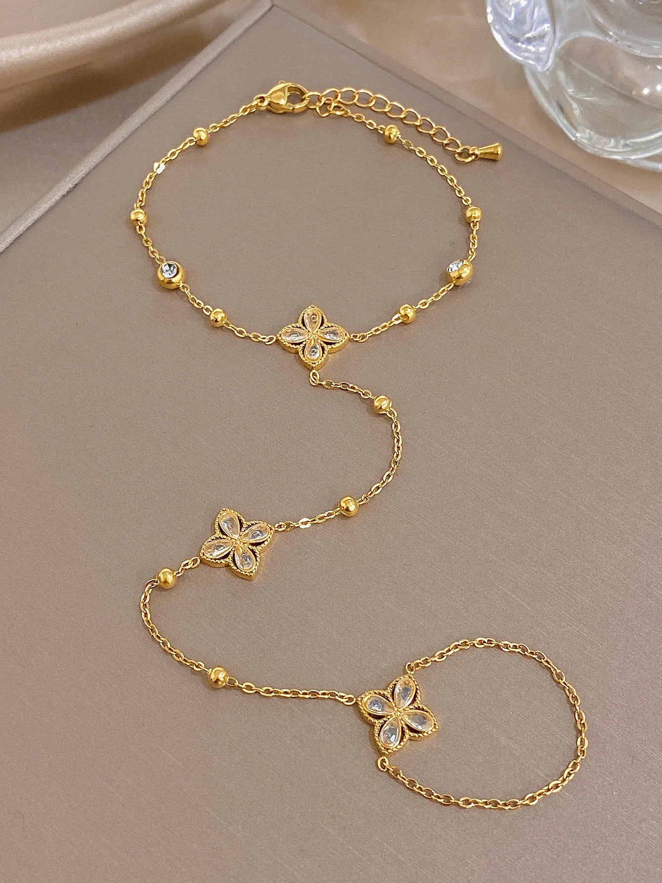 New Trendy Stainless Steel Zircon Flower Back of Hand Chain Finger Bracelet Fashion Chic Sexy Jewelry Waterproof Wholesale Gift