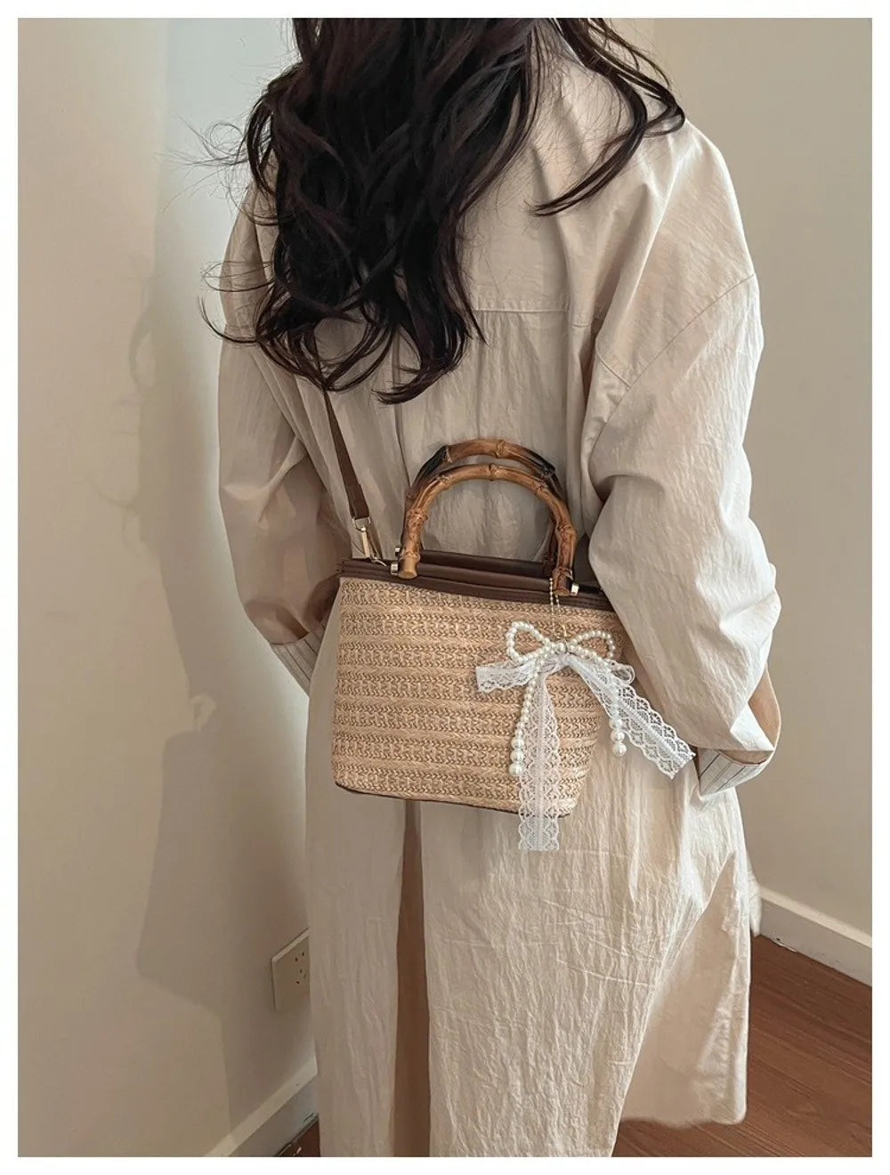 Fashion Wooden Handle Straw Shoulder Bag Bucket Retro Crossbody Bag Hand Knitted Bowknot Straw Beach Bag Beach