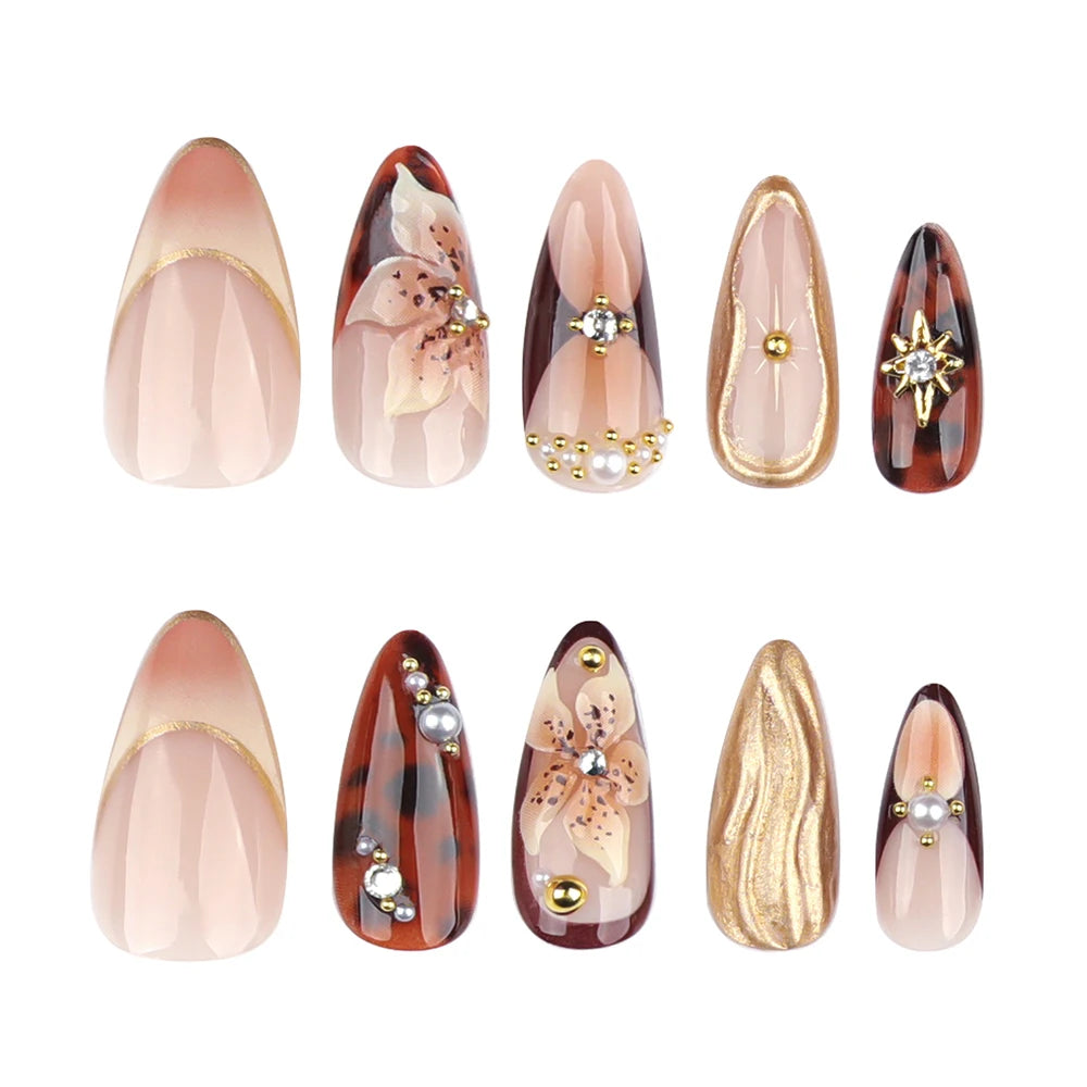 24Pcs Gold Ripple Brown Flowers Press On Nails with Rhinestones & Pearls أظافر لاصقة بتصميم زهور بنية وتموجات ذهبية مع اللؤلؤ والكريستال – 24 قطعة