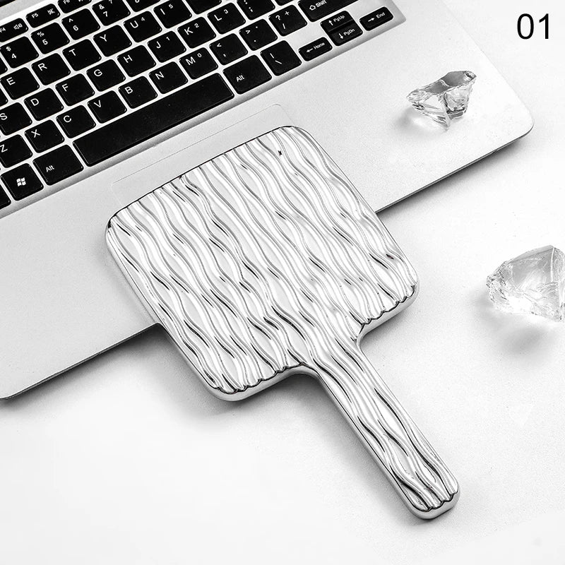 مرآة مربعة صغيرة محمولة جديدة بتصميم سائل، مرآة مكياج يدوية ومكتبية للسفر، مرآة تجميل معدنية