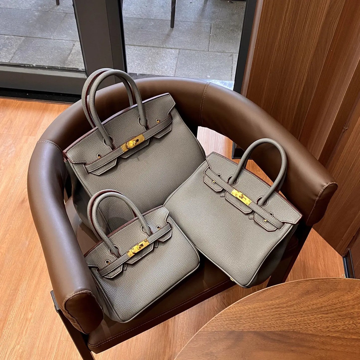 New Platinum Style Women’s Handbag – Large Capacity