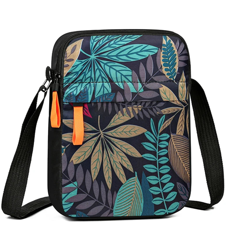 Mini crossbody bags for men and women, versatile and stylish, come in a variety of colors and are perfect for travel.
