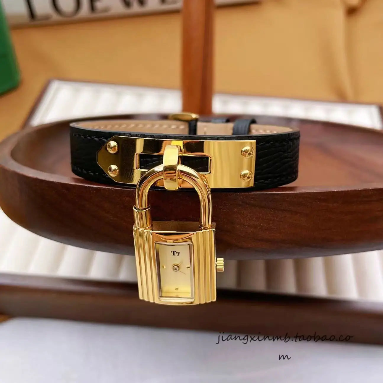 New Lock Dial Light Luxury Women’s Watch – Quartz