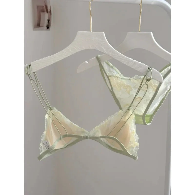 French Style Triangle Cup Bralette Embroidered Lace Wireless Hollow Out Pure Desire Lingerie Set CA MOYISU Lingerie Sensual Set