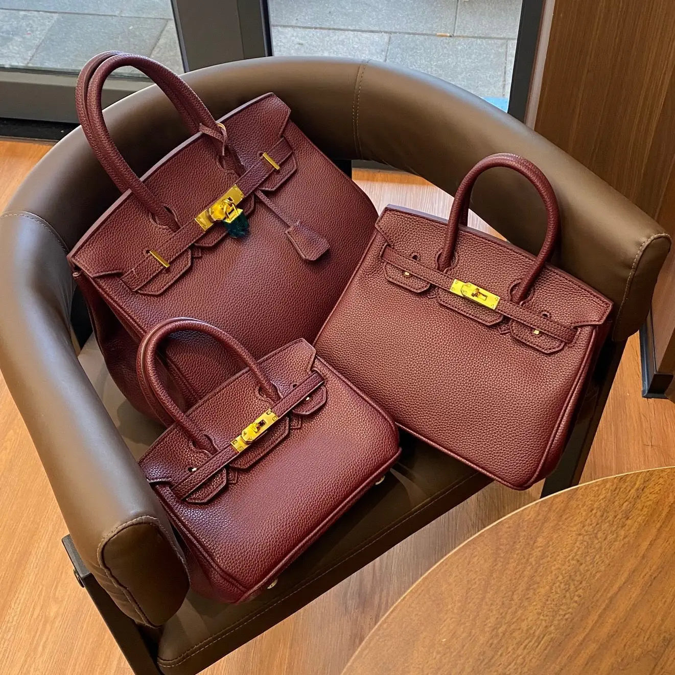 New Platinum Style Women’s Handbag – Large Capacity