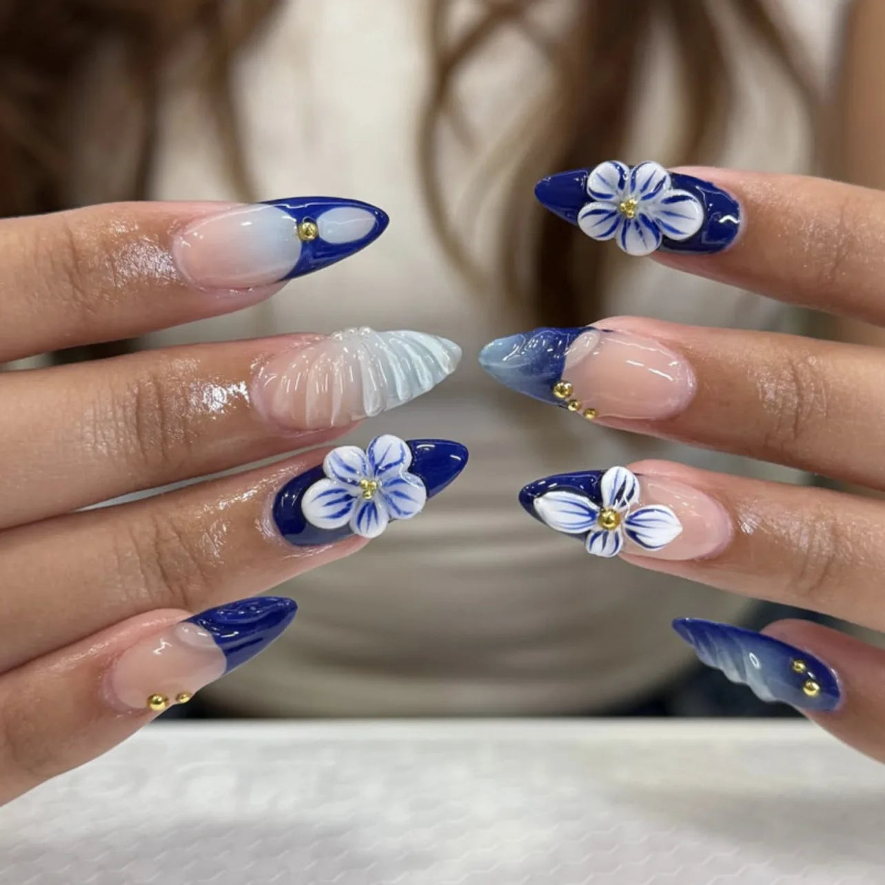 24pcs Flower Pearl Design False Nails Blue Blush Gradient Tips Long Almond Press on Nails Ins Wearable French Fake Nail Manicure