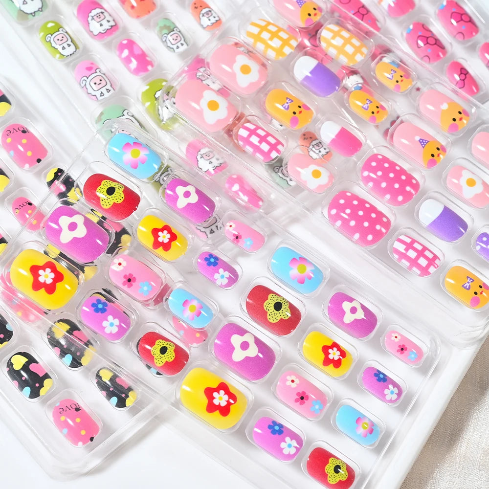 120Pcs Kids Cute Bow Heart Design False Nails Cartoon Animal Short Square Full Cover Fake Nail Tips for Girls Press On Nails