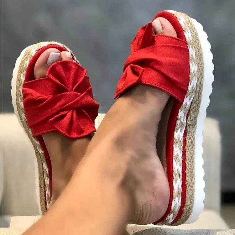 Women’s Wedge Heel Sandals – Elegant Flower Platform Summer Slippers | صندل نسائي بكعب عريض – شباشب صيفية أنيقة بنعل مرتفع وزهرة