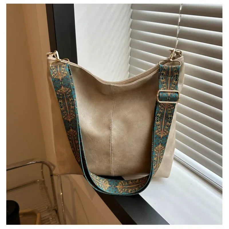 Women's retro large capacity Pu shoulder bag, fashionable crossbody bag, simple casual commuting bucket bag