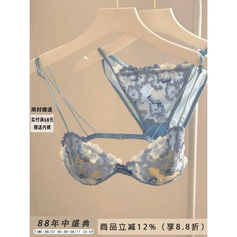 French Style Triangle Cup Bralette Embroidered Lace Wireless Hollow Out Pure Desire Lingerie Set CA MOYISU Lingerie Sensual Set