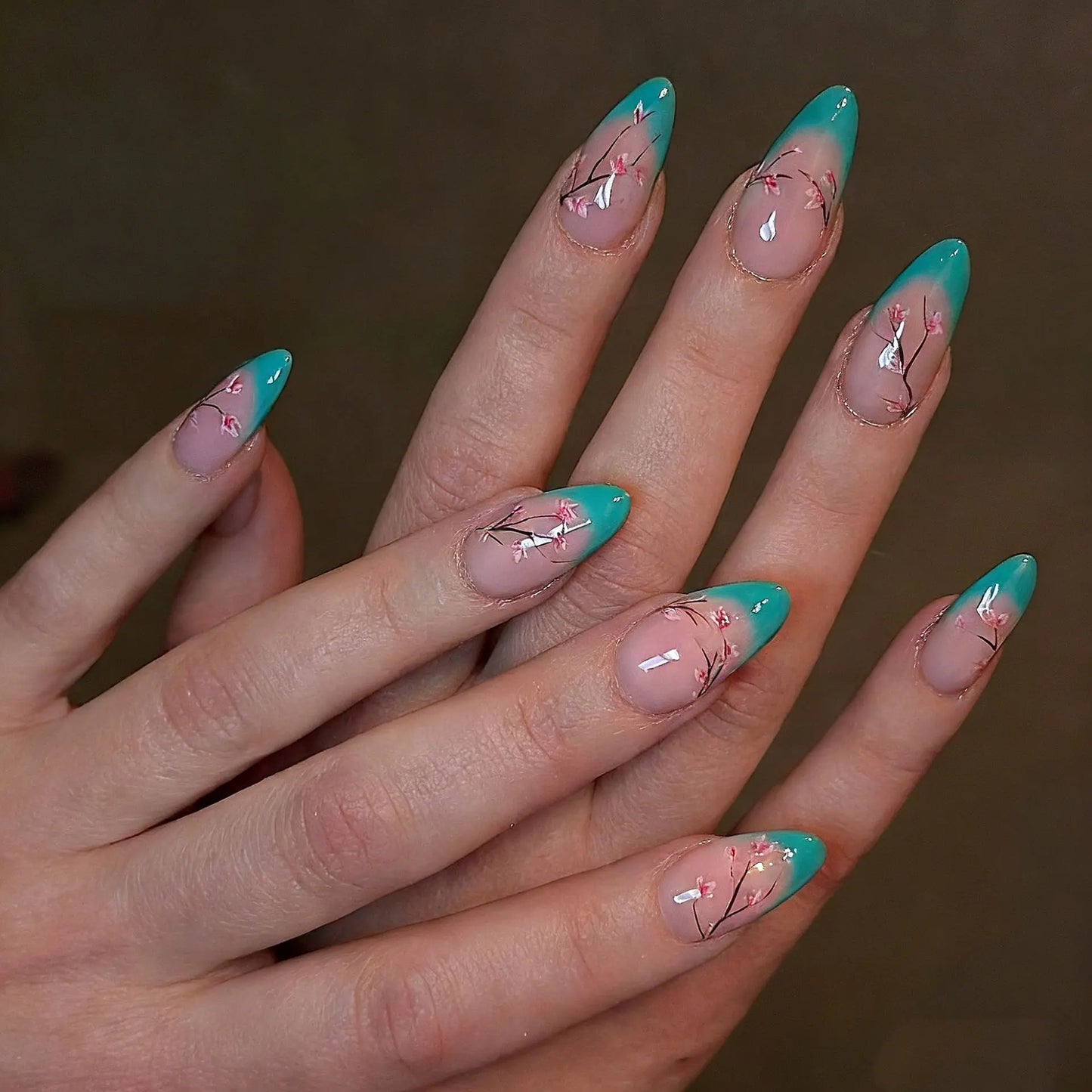 24pcs Fashion Simple Press on Fake Nails Sets Flower Leaves Pattern Full Cover Nail Tips Short Almond False Nail Fake Nails Art