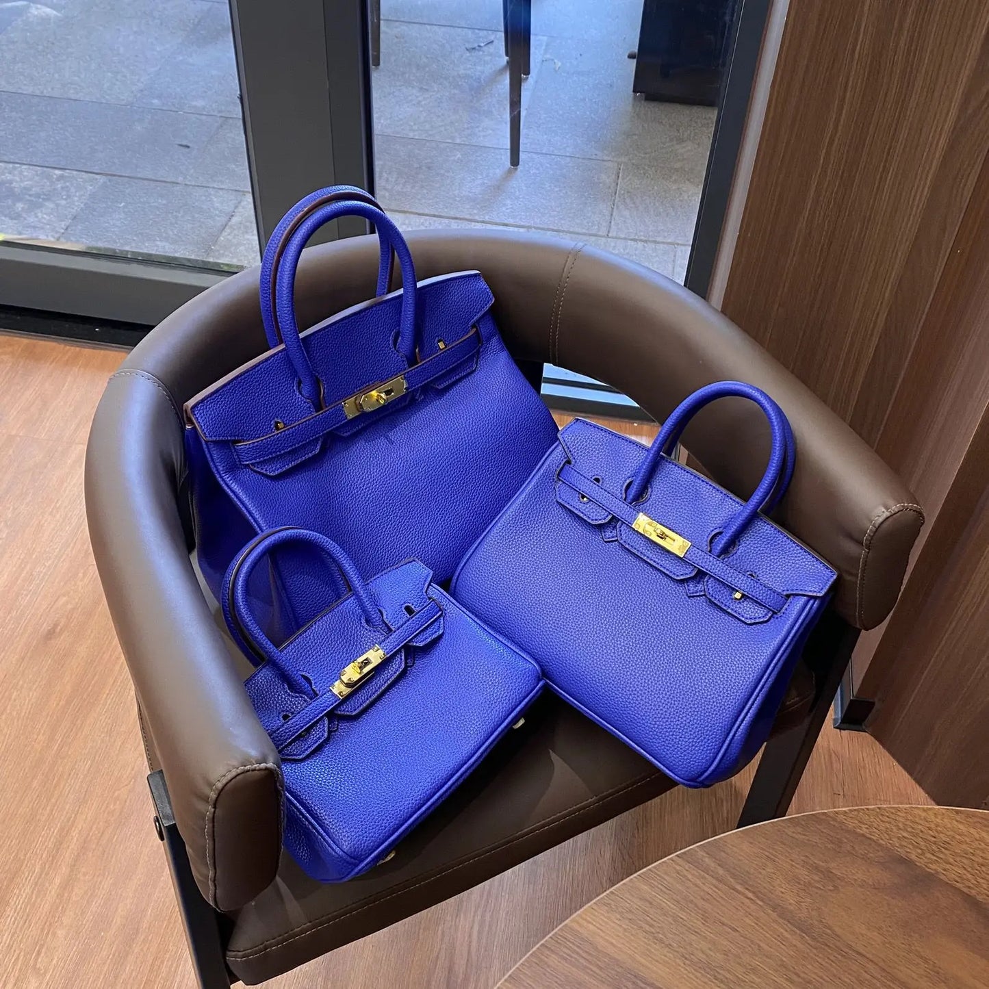 New Platinum Style Women’s Handbag – Large Capacity