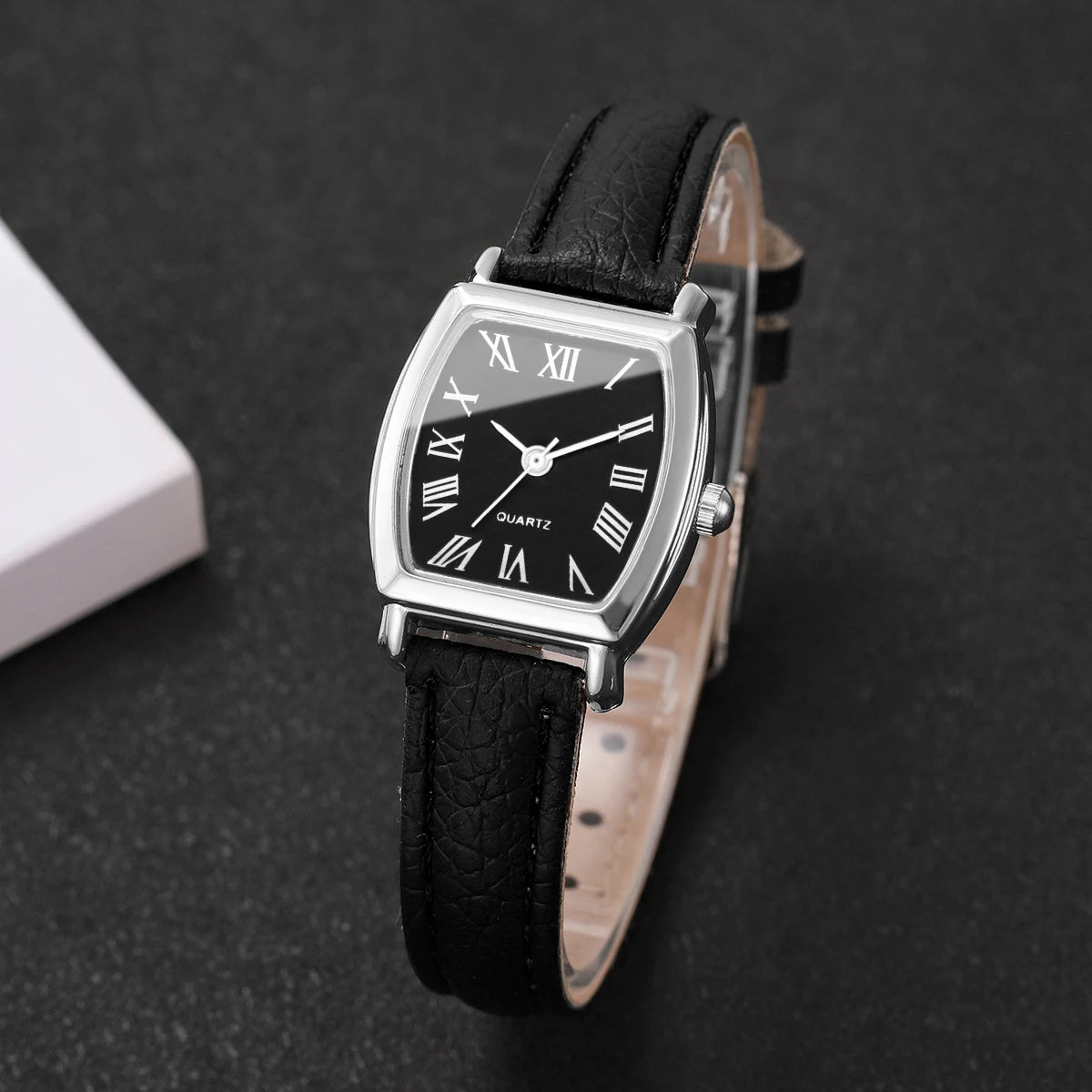 Elegant Tonneau Women Quartz Watch Leather Strap Roman Dial Fashion Ladies Wristwatches Relogio Feminino（Without Box）