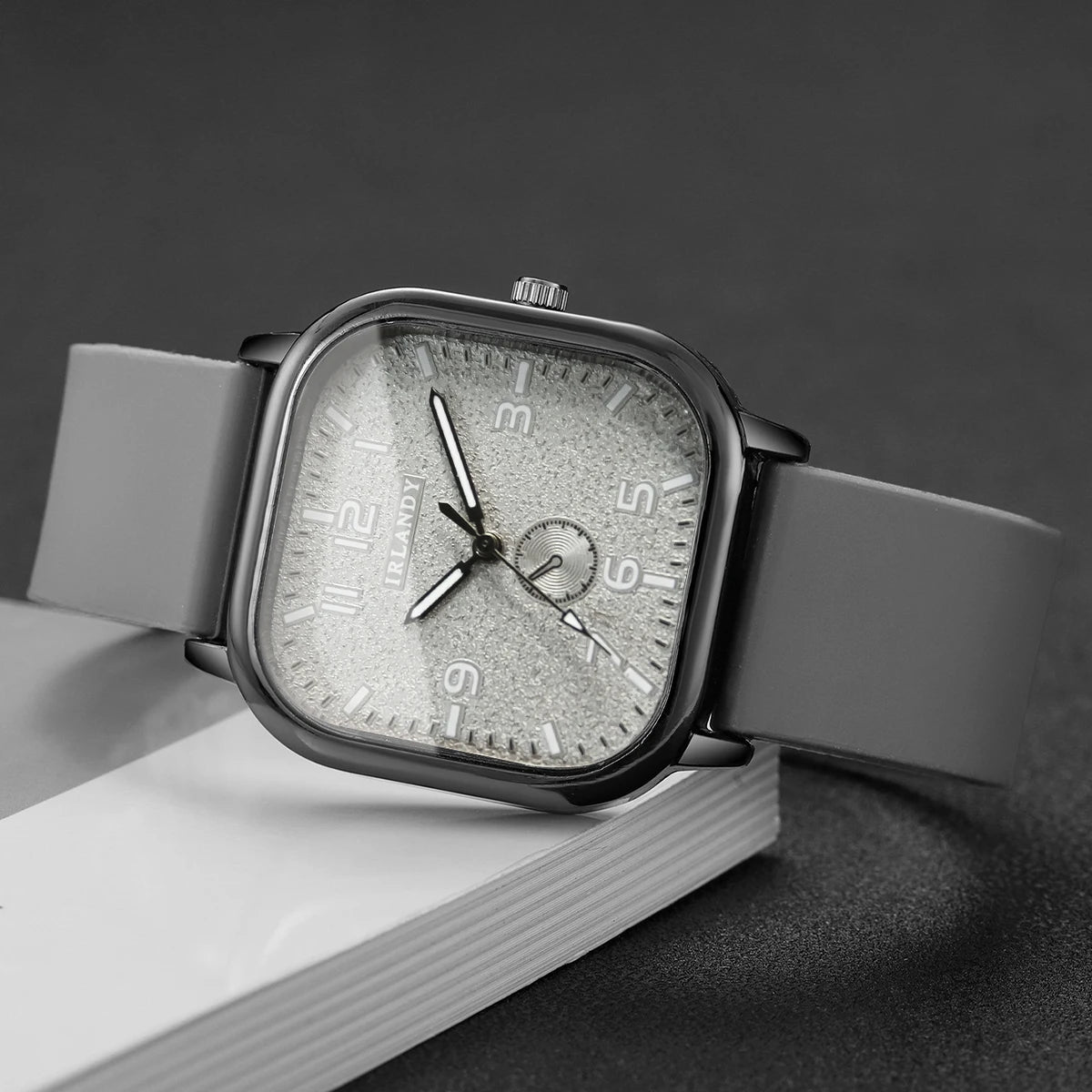 Fashion Square Women's Watch Casual Silicone Strap Quartz Watches Sports Wristwatch For Men Women Students（Without Box）