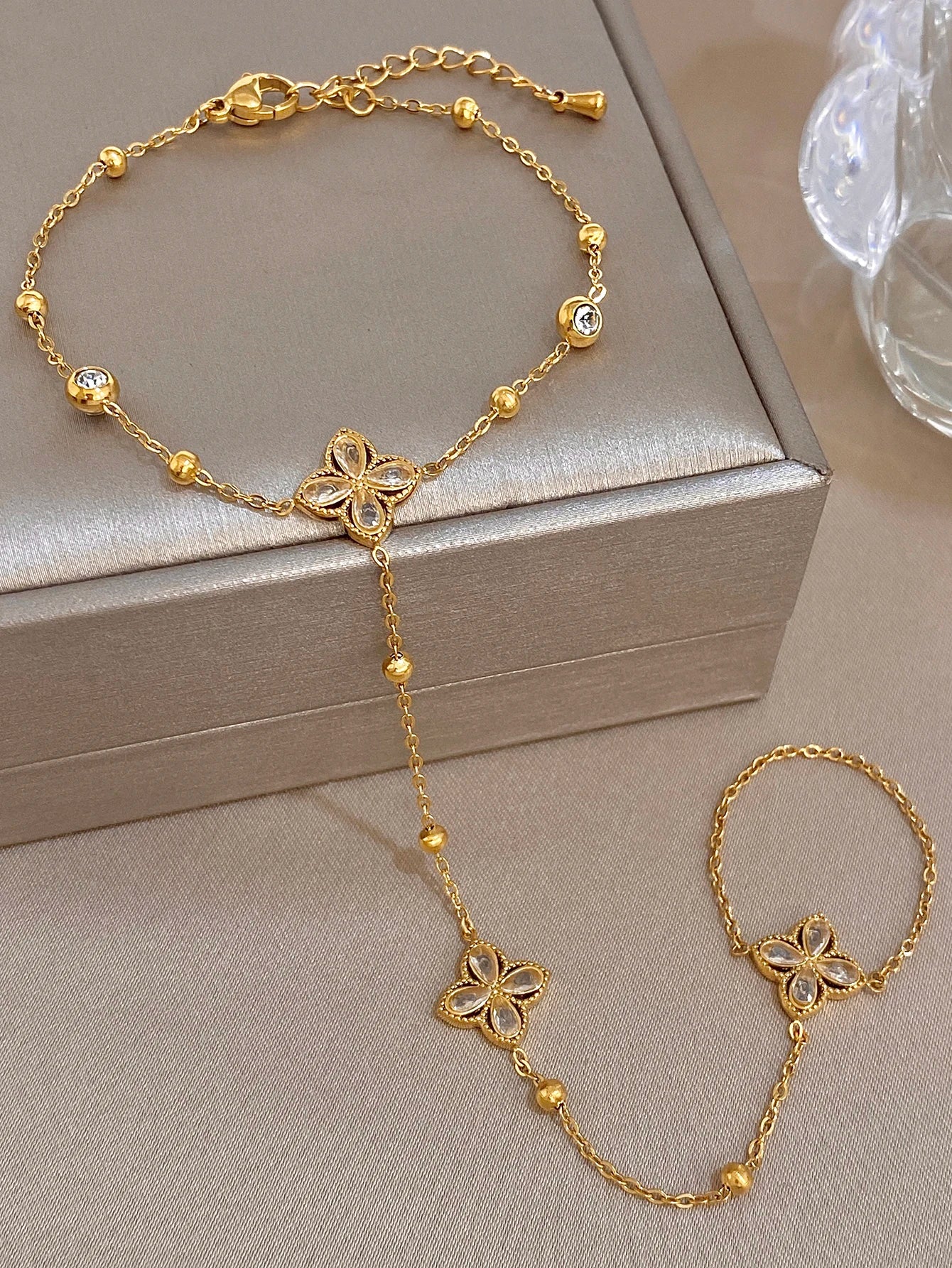 New Trendy Stainless Steel Zircon Flower Back of Hand Chain Finger Bracelet Fashion Chic Sexy Jewelry Waterproof Wholesale Gift