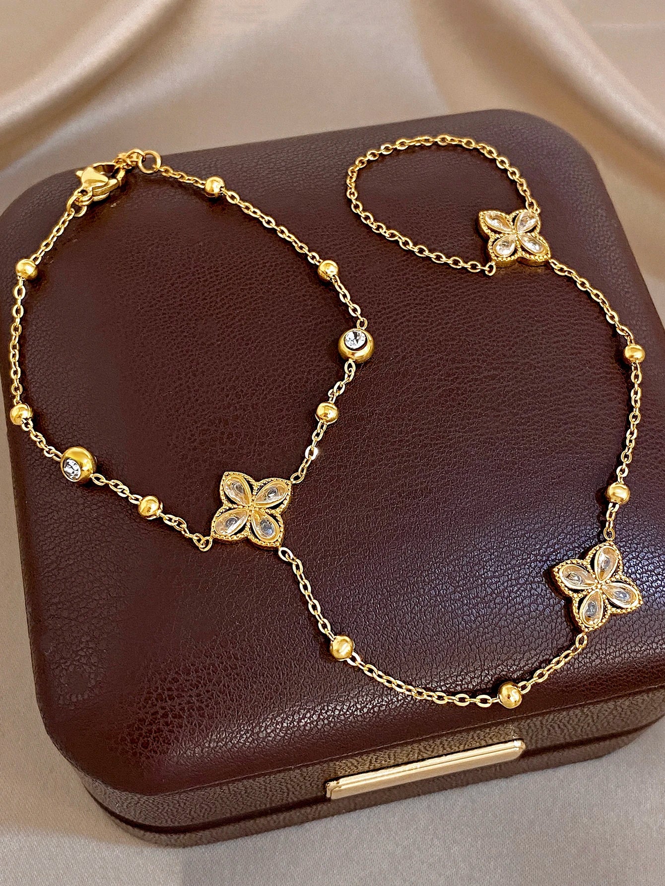 New Trendy Stainless Steel Zircon Flower Back of Hand Chain Finger Bracelet Fashion Chic Sexy Jewelry Waterproof Wholesale Gift