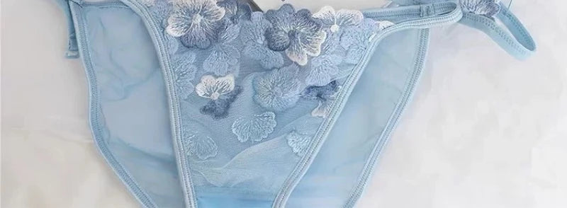 French Style Triangle Cup Bralette Embroidered Lace Wireless Hollow Out Pure Desire Lingerie Set CA MOYISU Lingerie Sensual Set