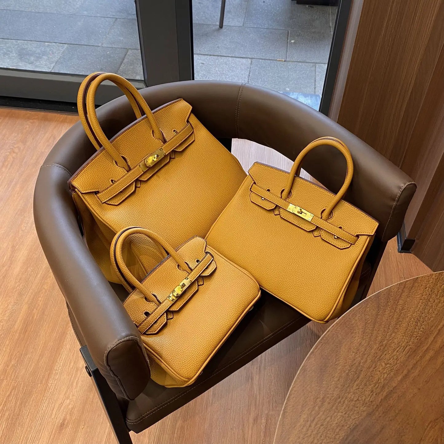 New Platinum Style Women’s Handbag – Large Capacity