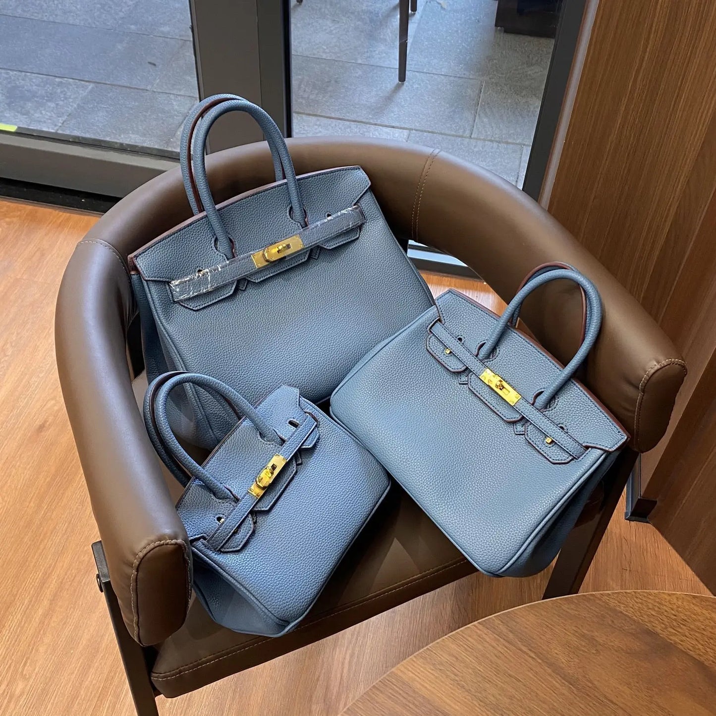 New Platinum Style Women’s Handbag – Large Capacity