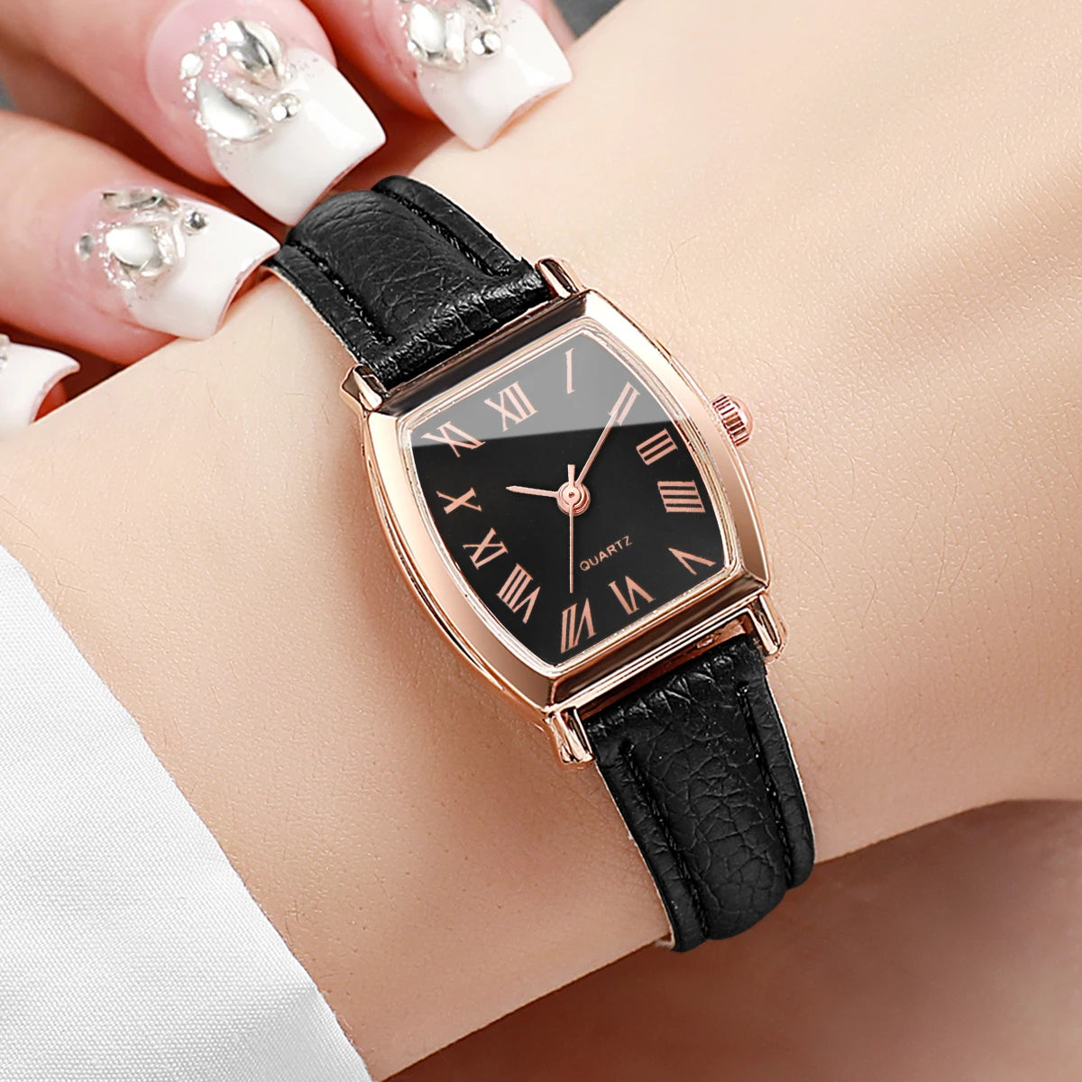 Elegant Tonneau Women Quartz Watch Leather Strap Roman Dial Fashion Ladies Wristwatches Relogio Feminino（Without Box）