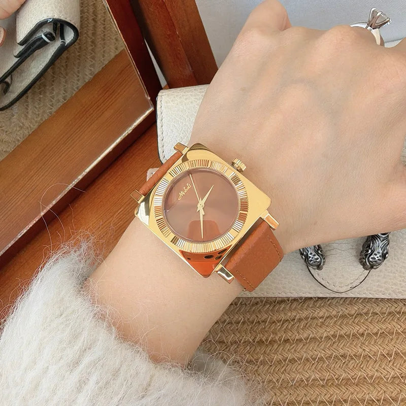 2026 New Luxury Red Lock Dial Women’s Watch – Quartz