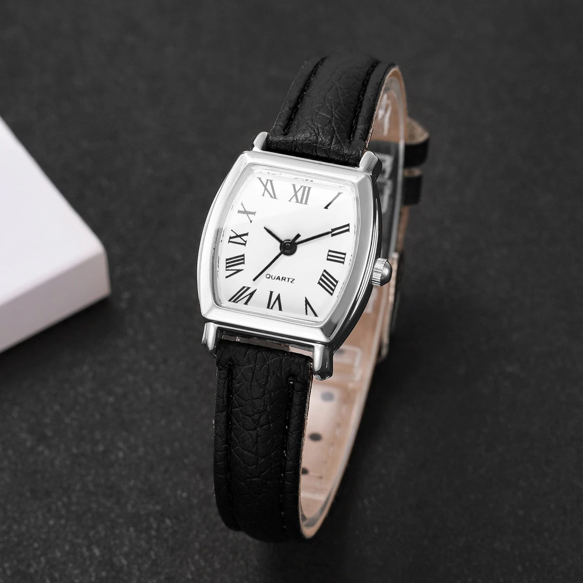 Elegant Tonneau Women Quartz Watch Leather Strap Roman Dial Fashion Ladies Wristwatches Relogio Feminino（Without Box）