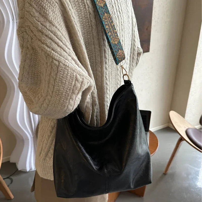 Women's retro large capacity Pu shoulder bag, fashionable crossbody bag, simple casual commuting bucket bag