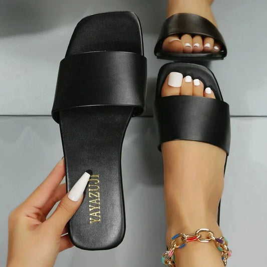 2023 Fashion Minimalist Slide Sandals – Women’s Open-Toe Beach Flats | شباشب نسائية صيفية 2023 – تصميم مينيمالي بحزام واحد مفتوحة من الأمام