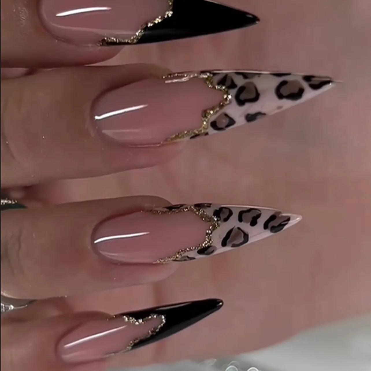 24Pcs Brown Leopard Print Pattern False Nails Press on Long Stiletto Acrylic Manicure Detachable Spice Cool Nails Set for Women
