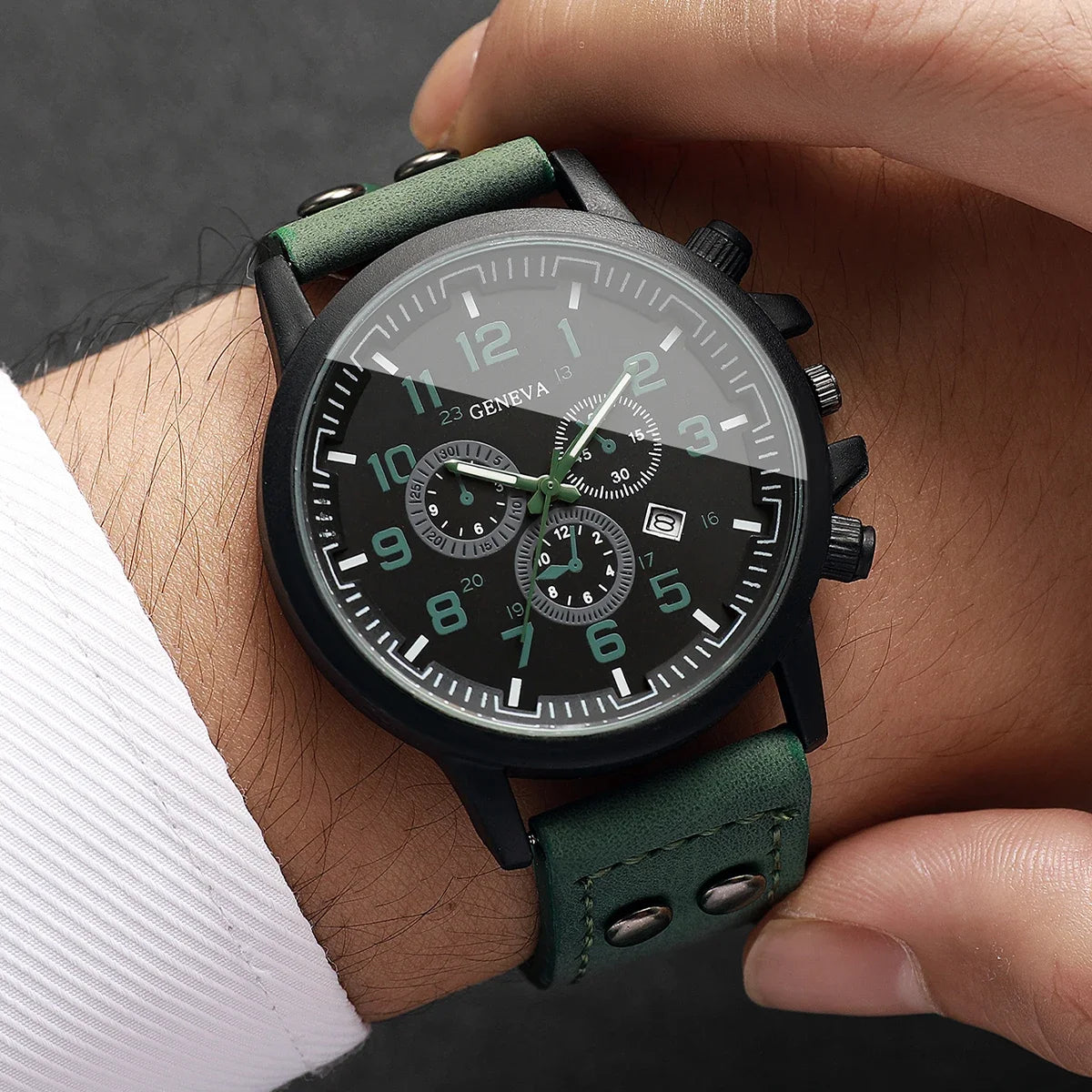 Casual Men Sport Quartz Watch Green Leather Strap Calendar Analog Male's Military Wristwatches Relogio Masculino（Without Box）