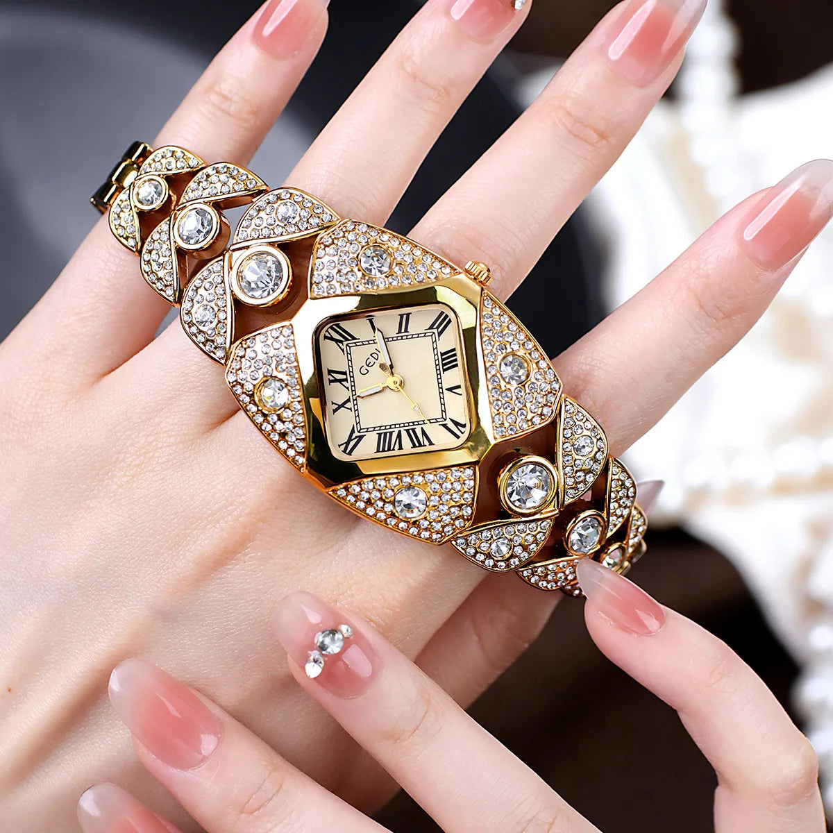 2026 New Light Luxury Diamond Bracelet Women’s Watch – Square Design