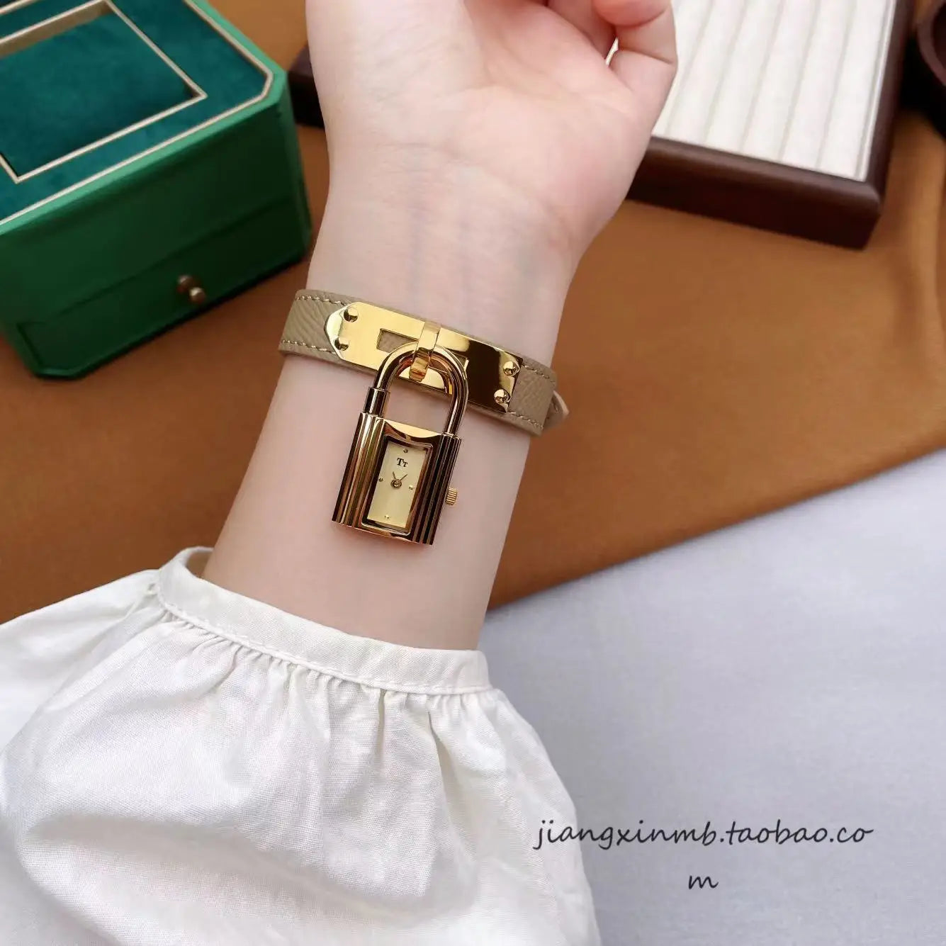 New Lock Dial Light Luxury Women’s Watch – Quartz