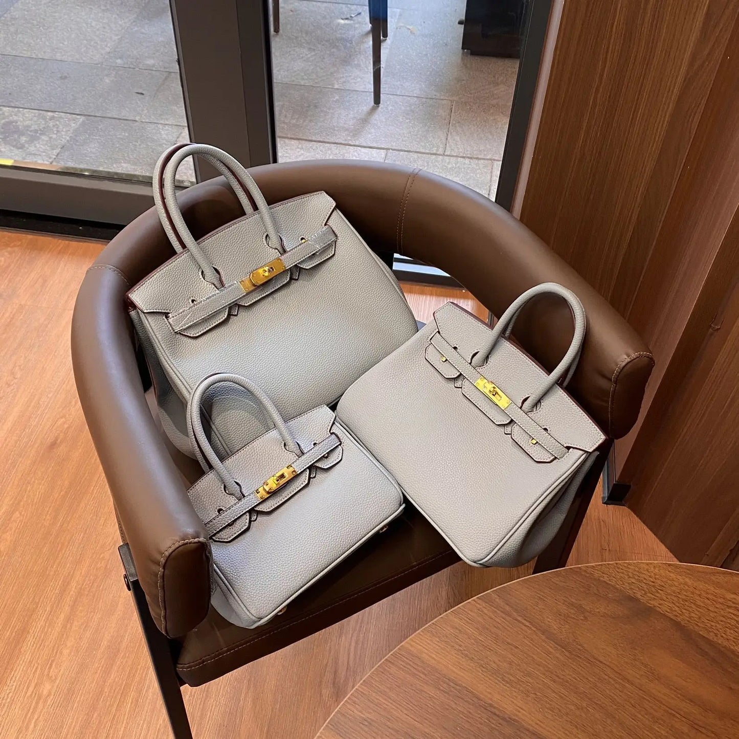 New Platinum Style Women’s Handbag – Large Capacity