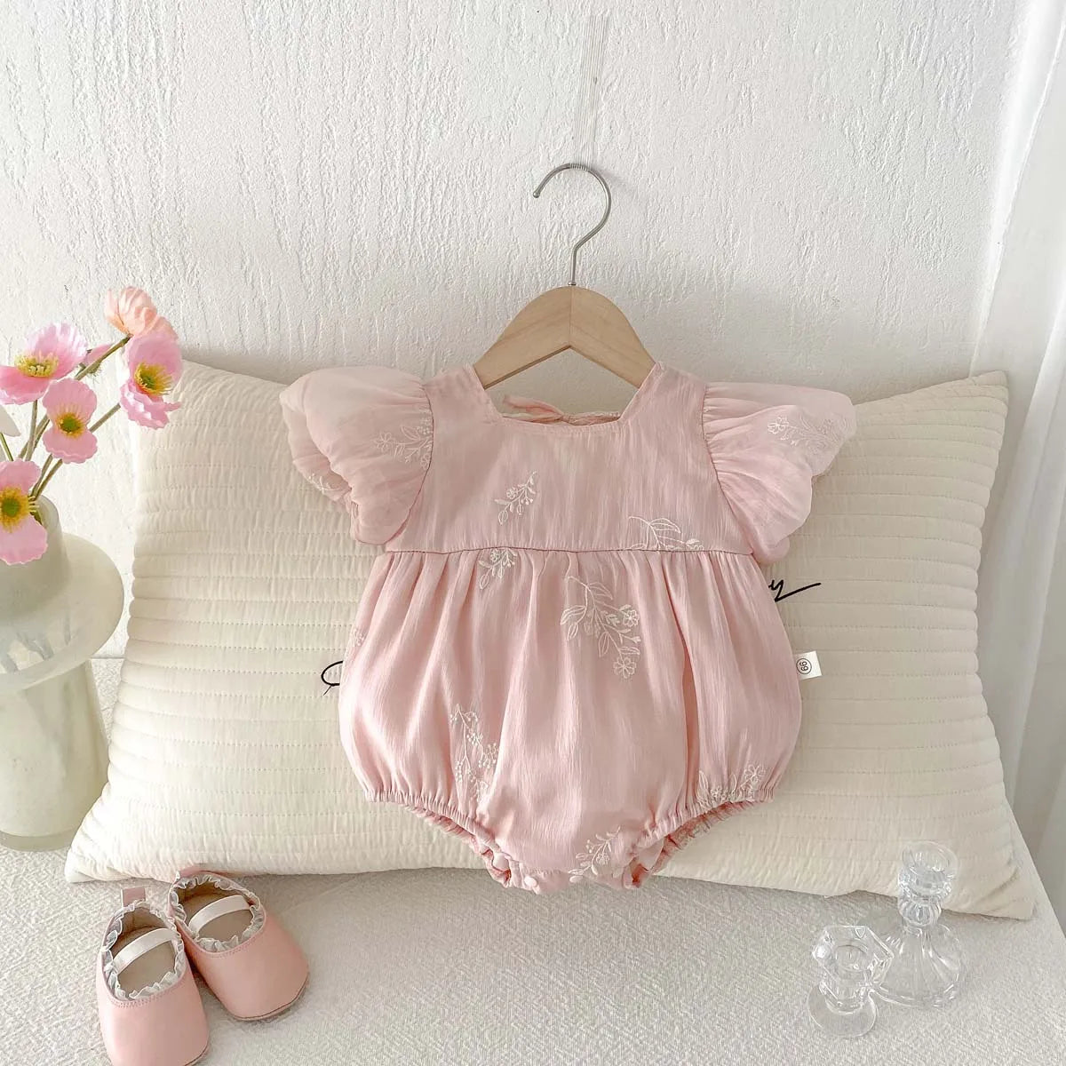 Summer new baby girl jumpsuit cute bubble sleeve embroidered cotton jumpsuit, comfortable children's clothing suitable for 0-2 y