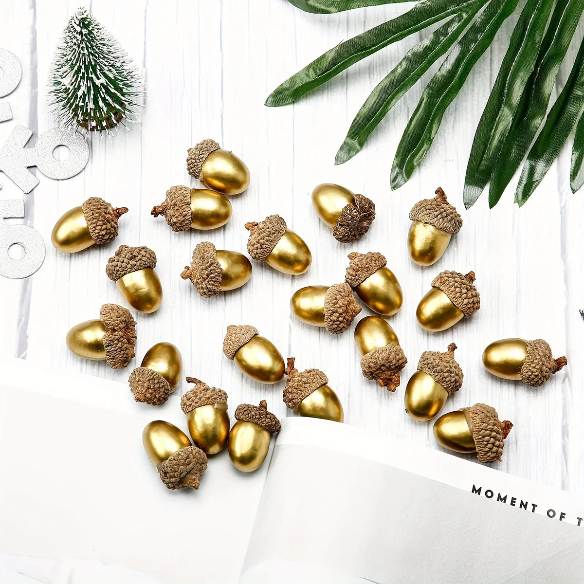 30/60pcs Artificial Golden Acorns, Exquisite Floral Decoration, Christmas Decorations，Festive Four Seasons Tabletop Ornaments