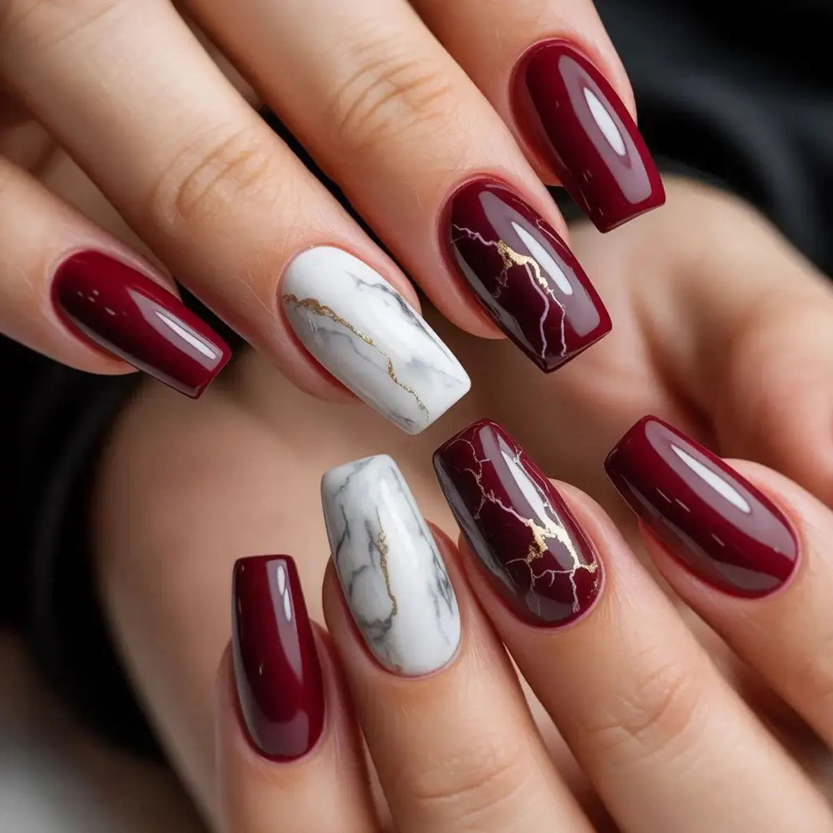 24PCS Gothic False Nails Dark Red Vine Pattern Medium Coffin Press on Nail Sticker Sweet Cool Glossy French Fake Nail Spice Girl